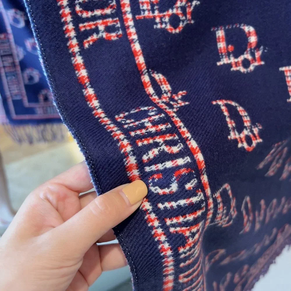 💎✨AUTHENTIC✨💎Dior scarf💎✨AUTHENTIC✨💎Fendi scarf